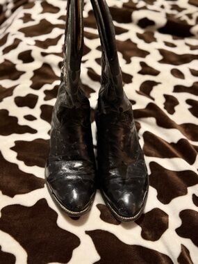 Women's Black Pointed Ankle Booties with Pull-On Shaft